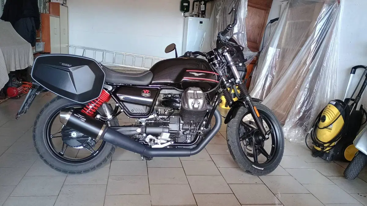 Moto Guzzi V7 Stone Special Edition (2022 - 25) 