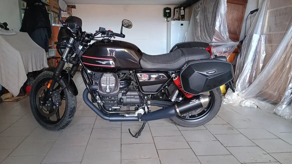 Moto Guzzi V7 Stone Special Edition (2022 - 25)  (2)