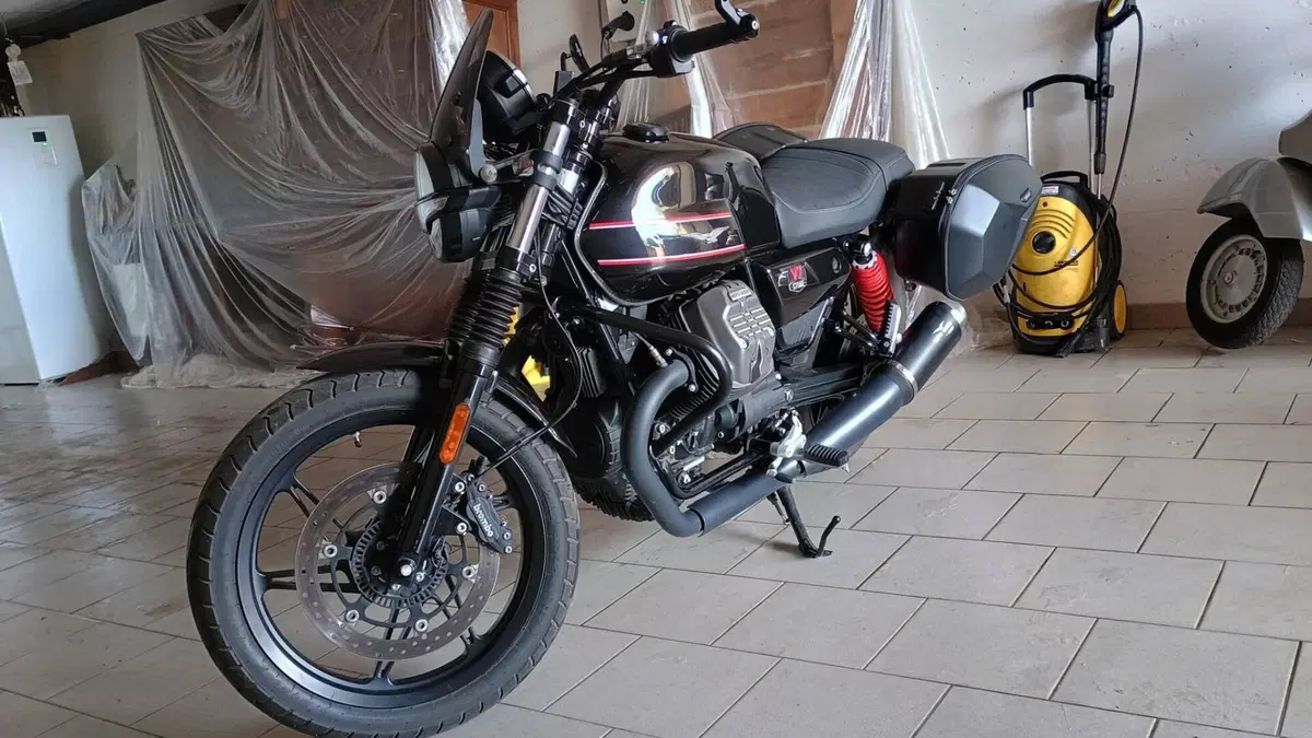 Moto Guzzi V7 Stone Special Edition (2022 - 25)  (3)