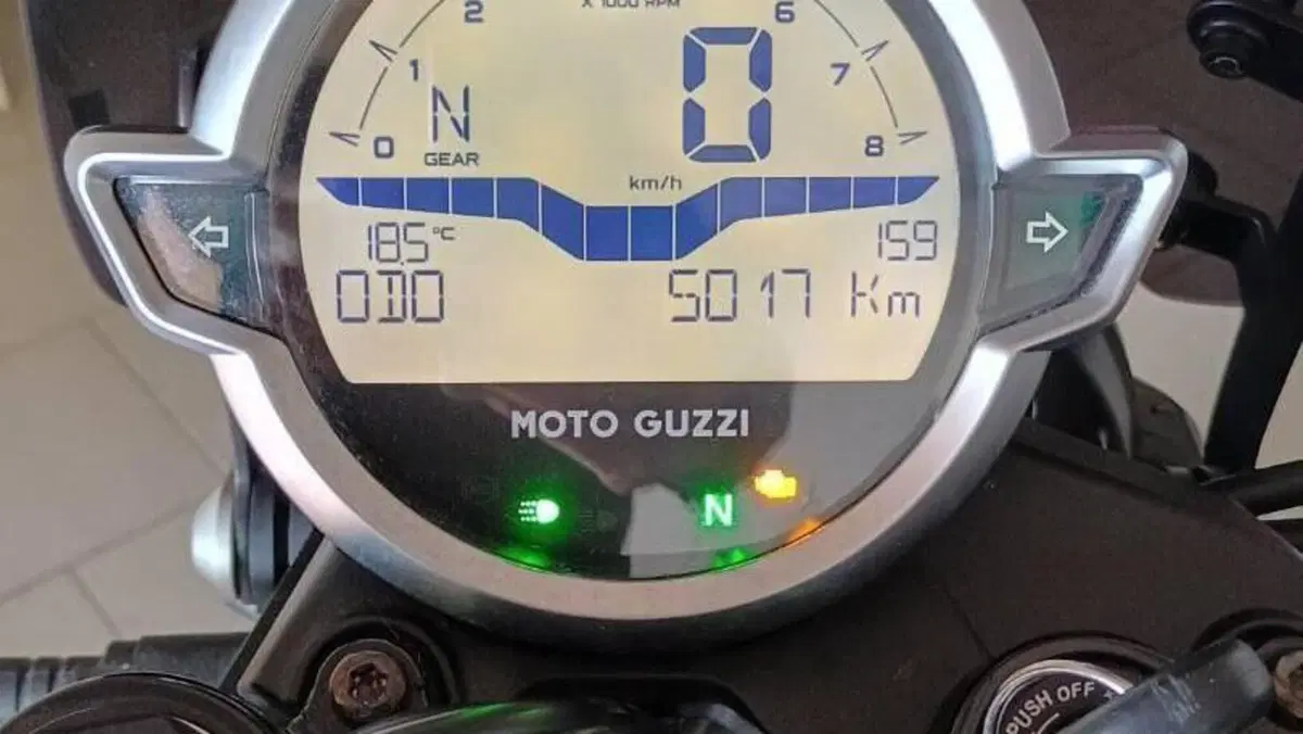 Moto Guzzi V7 Stone Special Edition (2022 - 25)  (4)