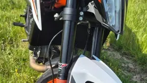 KTM 890 Duke R (2022 - 23)  (4)