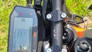 KTM 890 Duke R (2022 - 23)  (6)