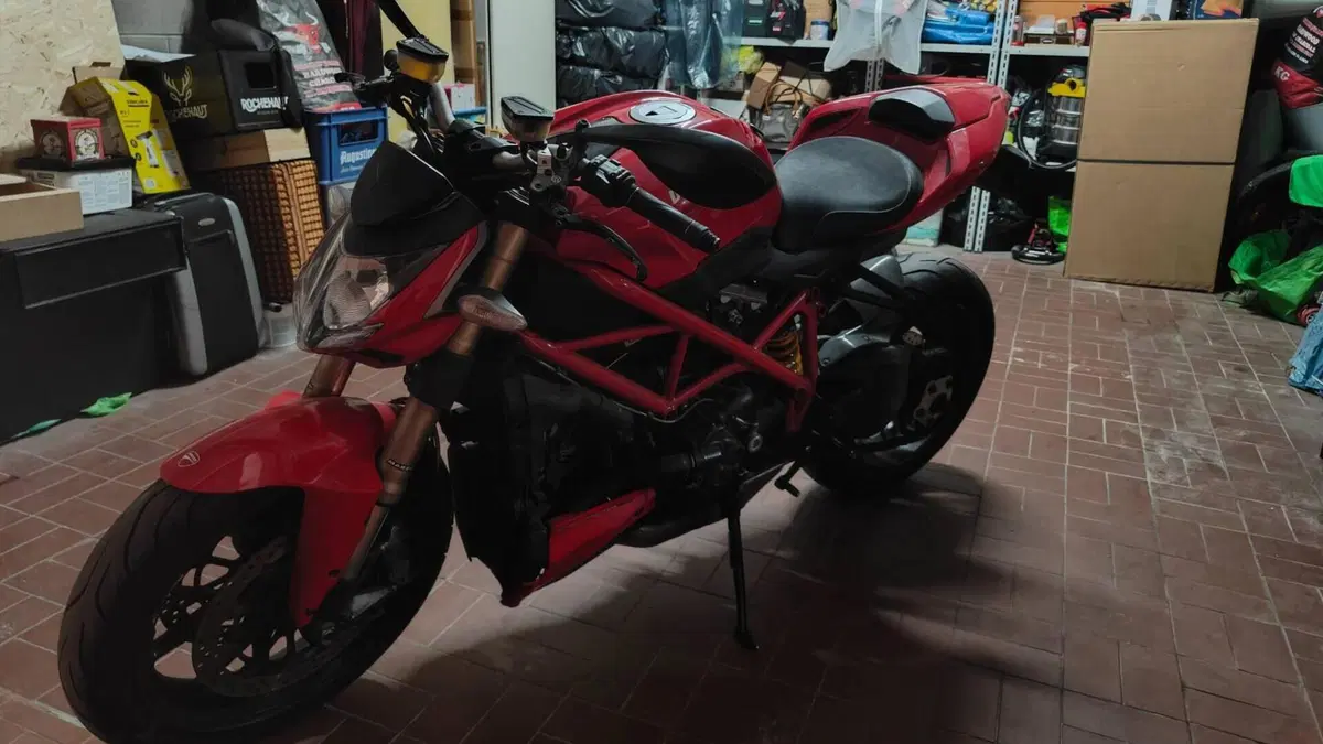 Ducati Streetfighter (2009 - 12)  (4)