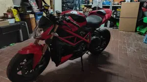 Ducati Streetfighter (2009 - 12)  (4)