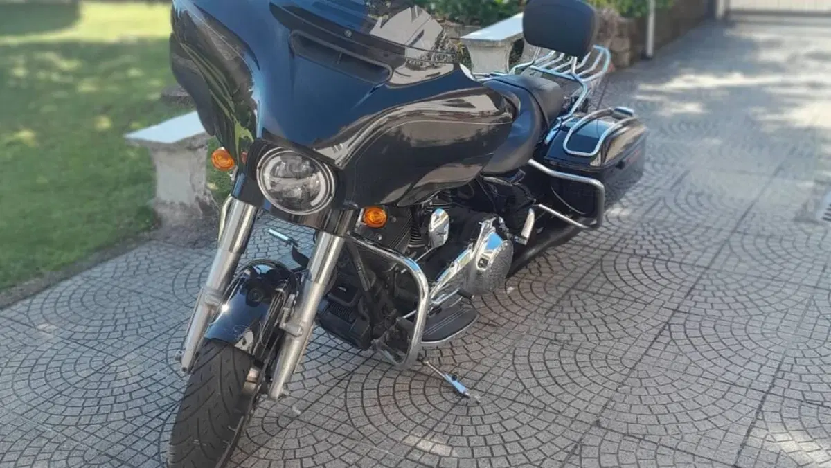 Harley-Davidson 1690 Street Glide Special (2014 - 16) - FLHX  (6)
