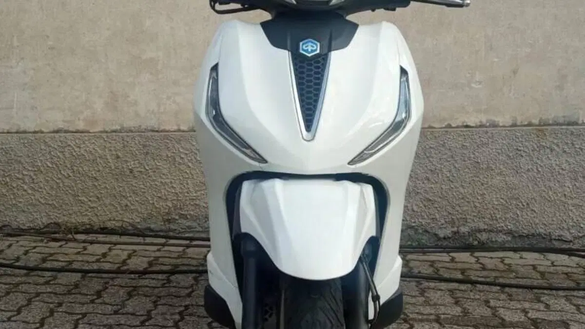 Piaggio Beverly 300 i.e. ABS-ASR (2016 - 20)  (2)