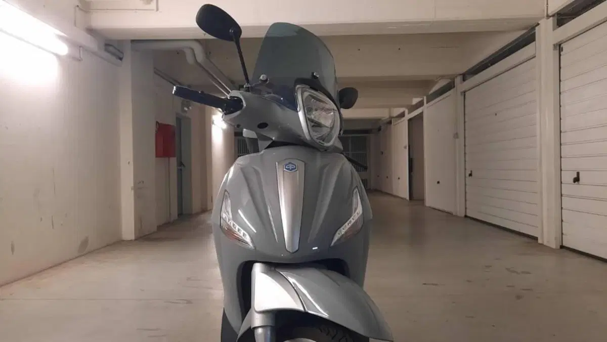 Piaggio Beverly 350 Tourer (2020)  (2)