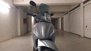 Piaggio Beverly 350 Tourer (2020)  (2)