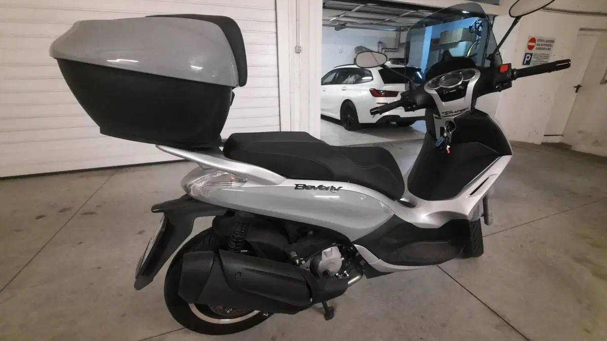 Piaggio Beverly 350 Tourer (2020)  (3)