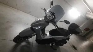 Piaggio Beverly 350 Tourer (2020)  (4)