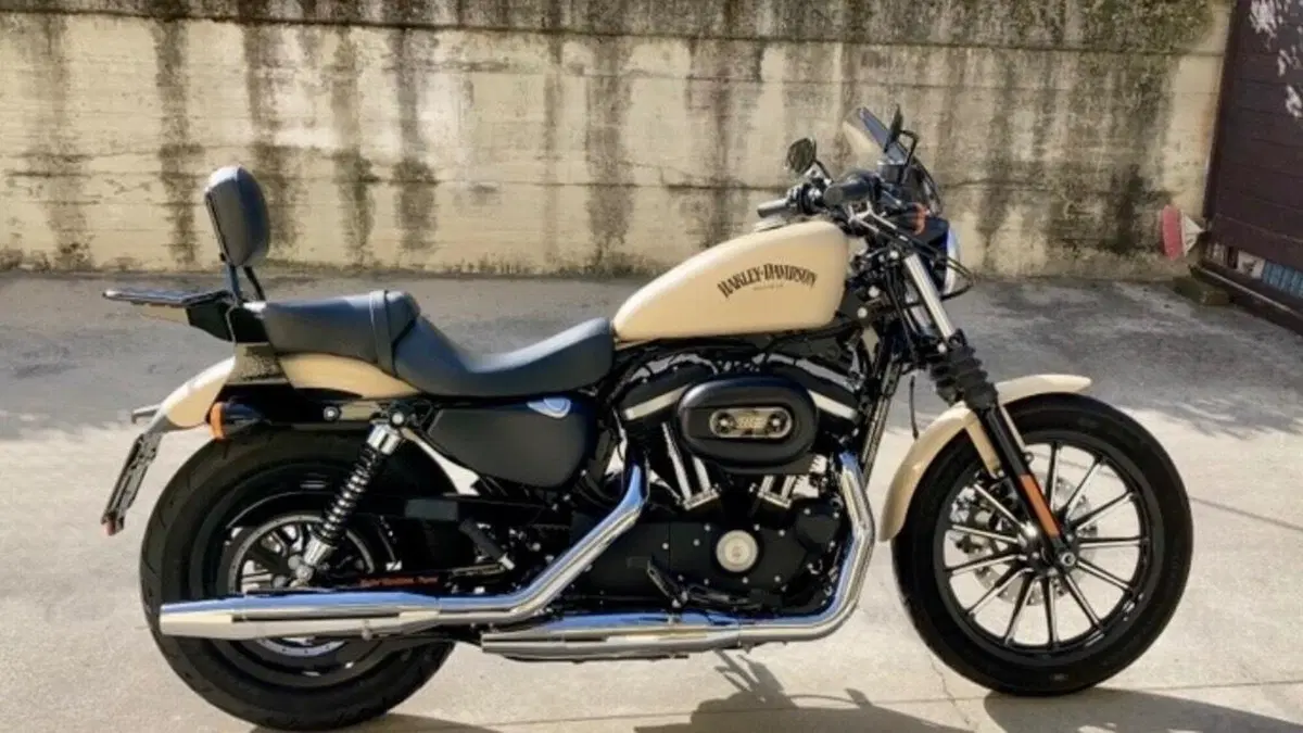 Harley-Davidson 883 Iron (2014 - 16) - XL 883N  (2)