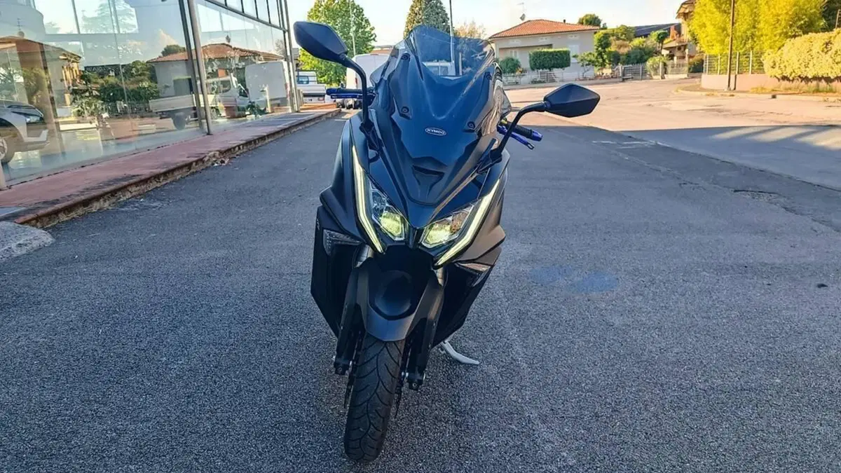 Kymco AK 550 ETS (2021 - 26)  (2)