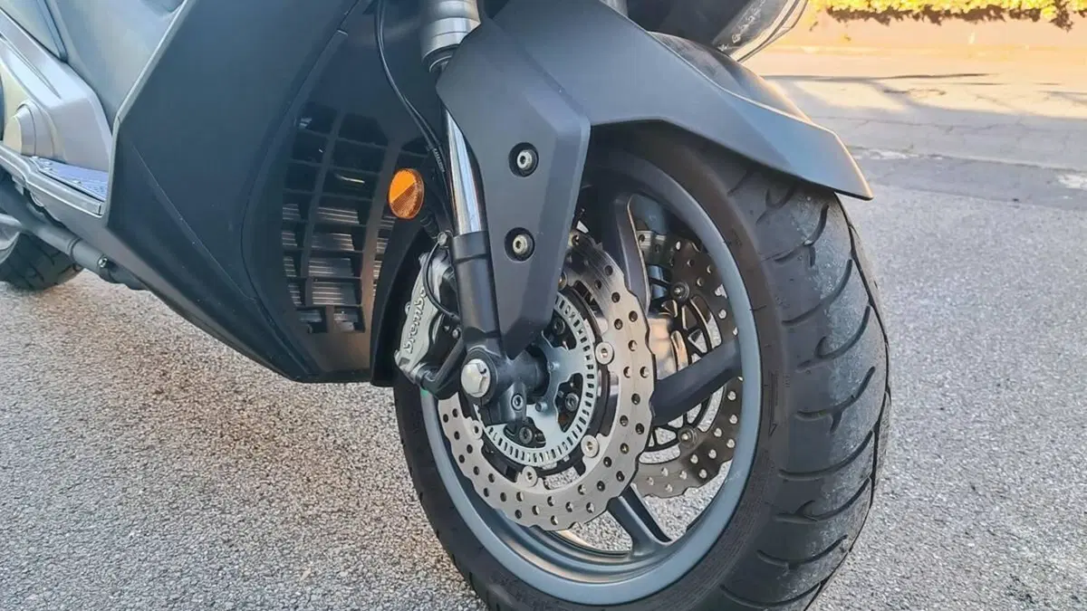Kymco AK 550 ETS (2021 - 26)  (3)