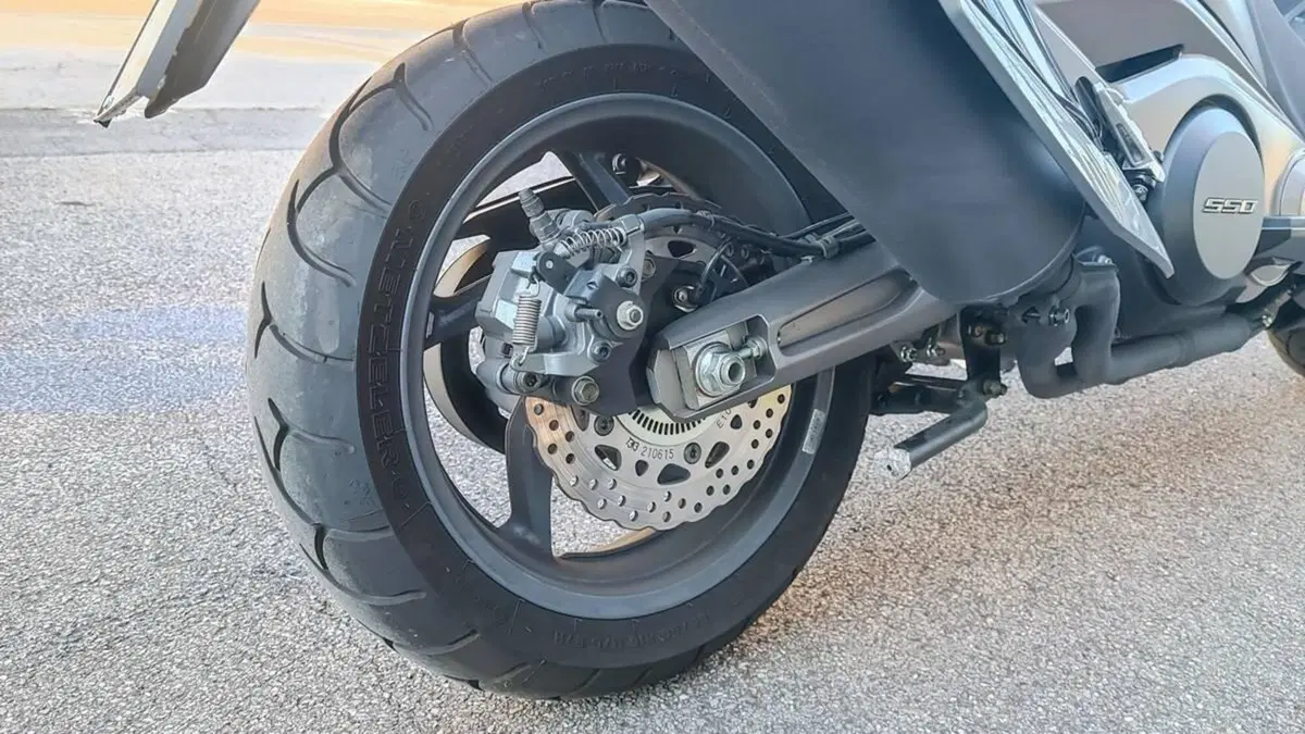 Kymco AK 550 ETS (2021 - 26)  (9)