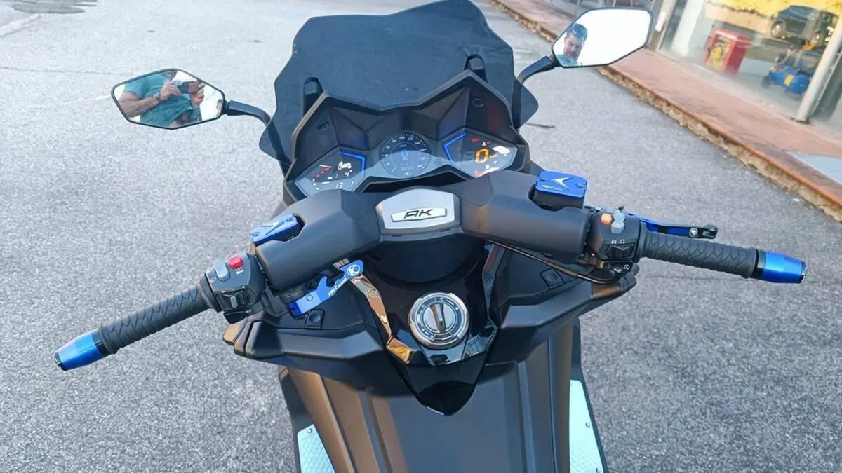 Kymco AK 550 ETS (2021 - 26)  (12)