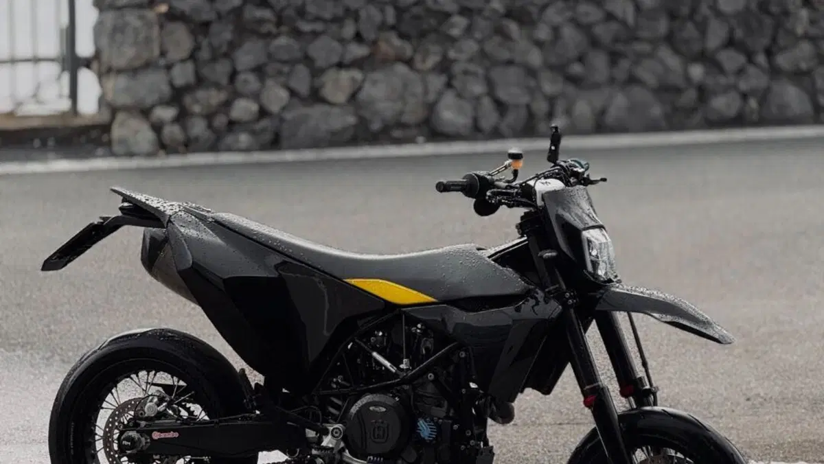 Husqvarna 701 Supermoto (2021)  (3)