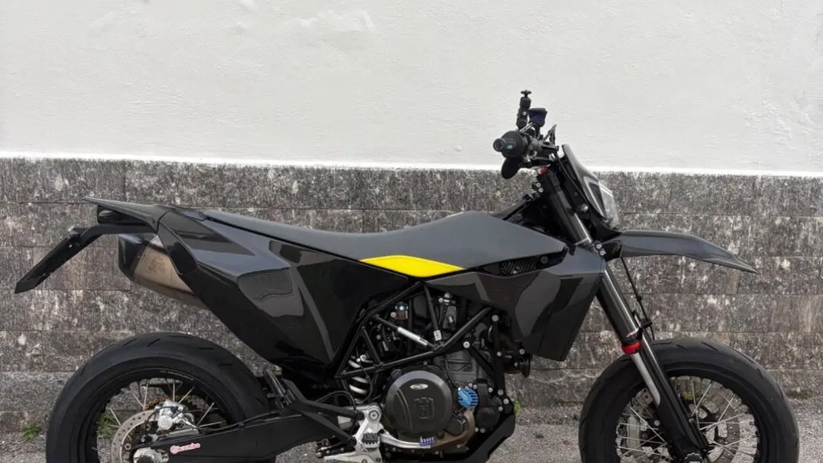 Husqvarna 701 Supermoto (2021)  (4)