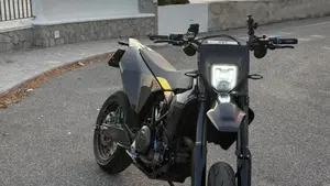 Husqvarna 701 Supermoto (2021)  (5)