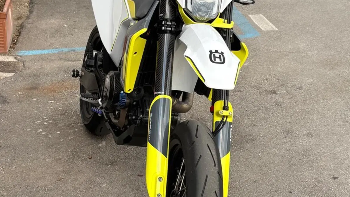 Husqvarna 701 Supermoto (2021)  (2)