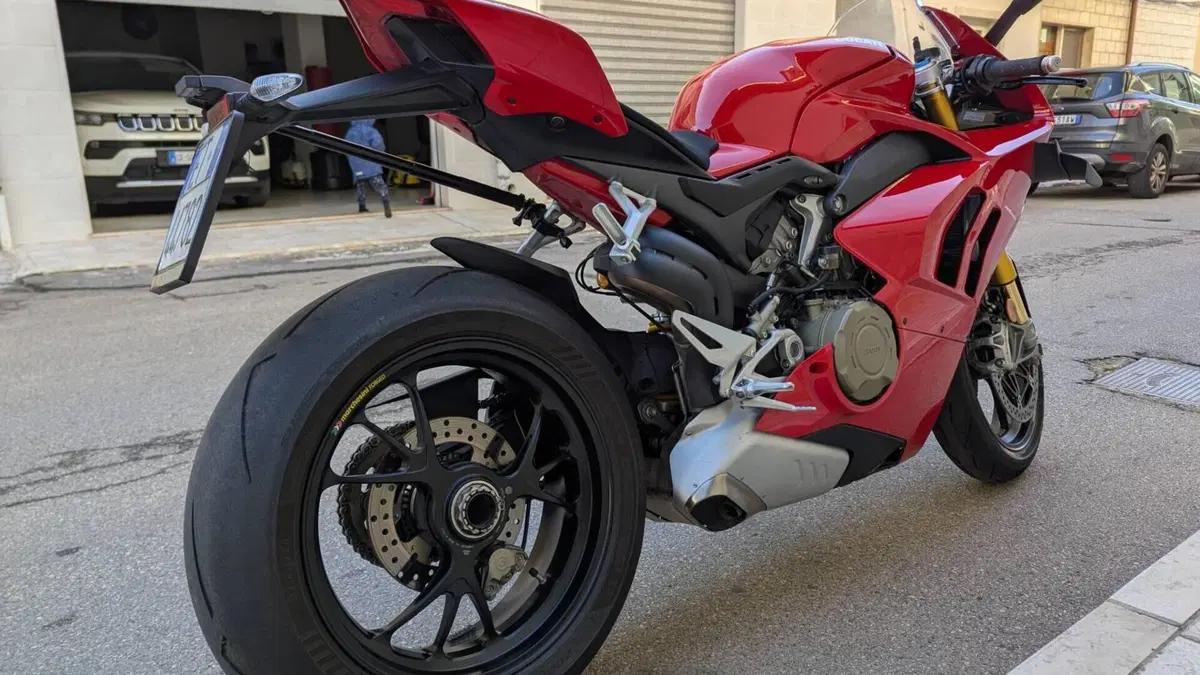 Ducati Panigale V4 S 1100 (2020)  (4)