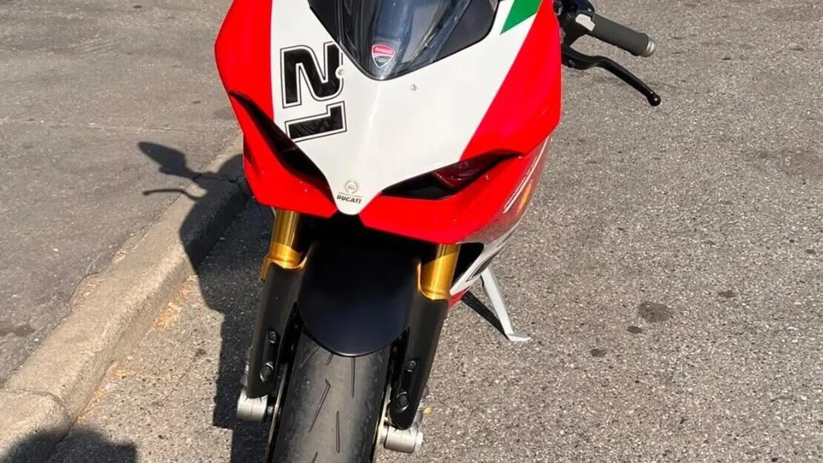 Ducati Panigale V2 Bayliss 1st Championship 20th Anniversary (2021 - 24)  (2)