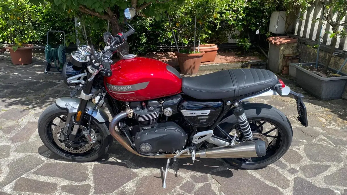 Triumph Speed Twin 1200 Stealth Edition (2024) 