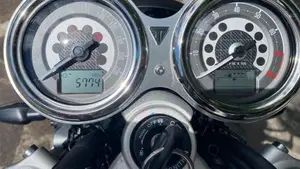 Triumph Speed Twin 1200 Stealth Edition (2024)  (5)