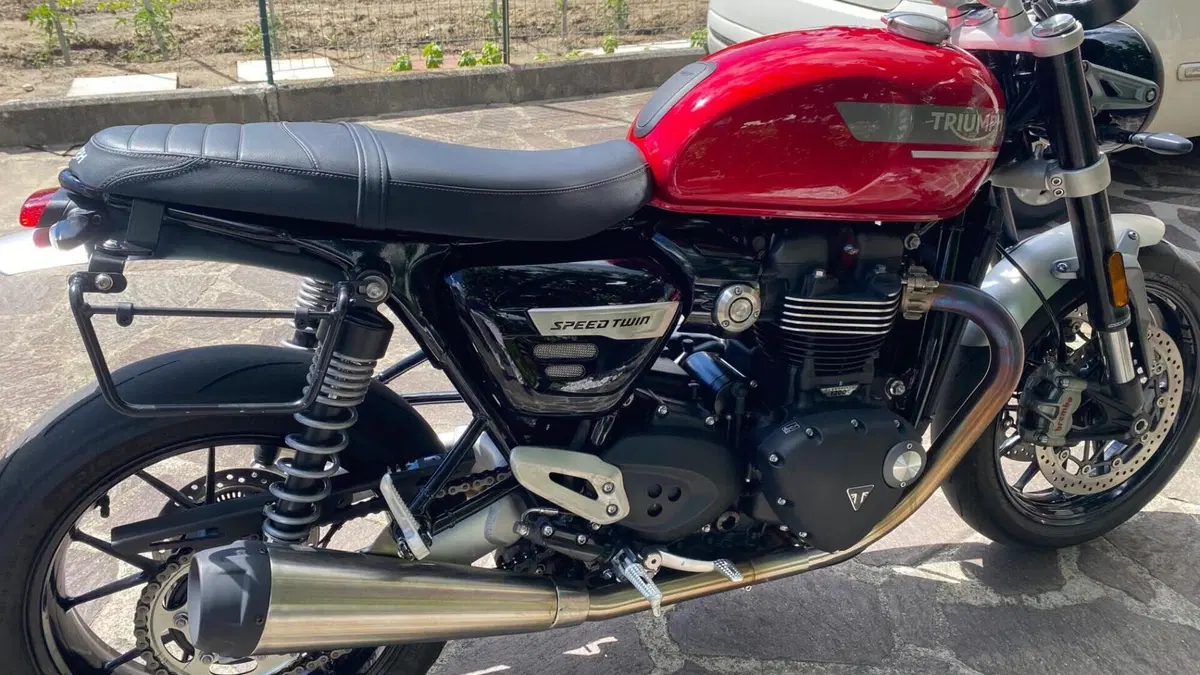 Triumph Speed Twin 1200 Stealth Edition (2024)  (8)