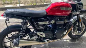 Triumph Speed Twin 1200 Stealth Edition (2024)  (8)