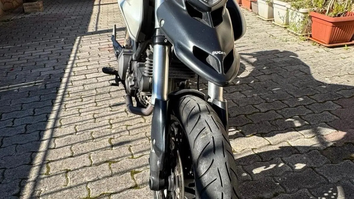 Ducati Hypermotard 796 (2012)  (4)