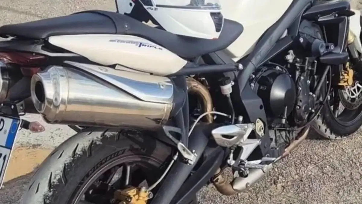Triumph Street Triple (2007 - 12)  (2)