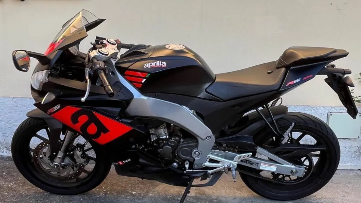 Aprilia RS4 125 (2017 - 18)  (2)