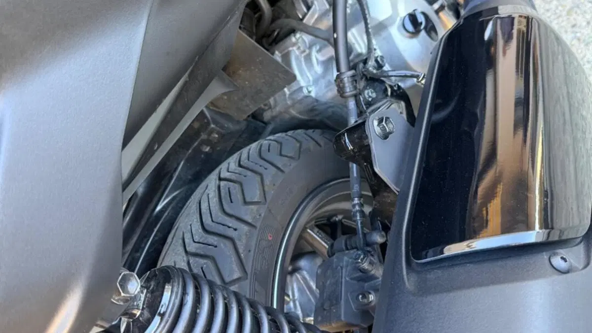 Yamaha X-Max 300 Tech Max (2025 - 26)  (4)