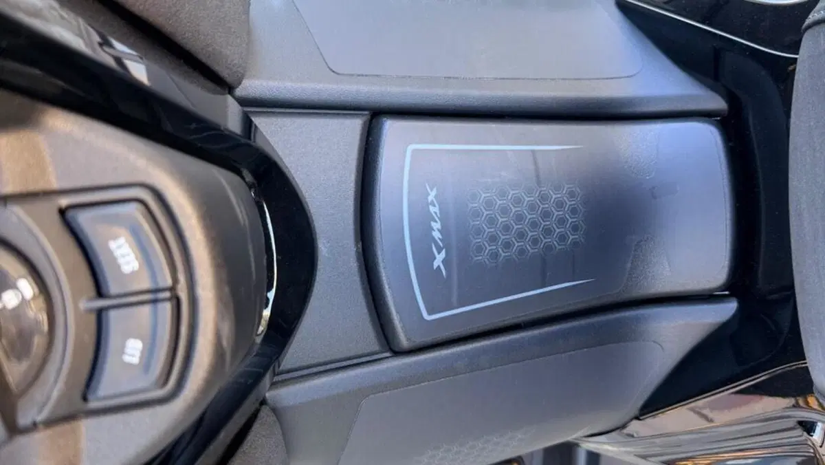 Yamaha X-Max 300 Tech Max (2025 - 26)  (6)