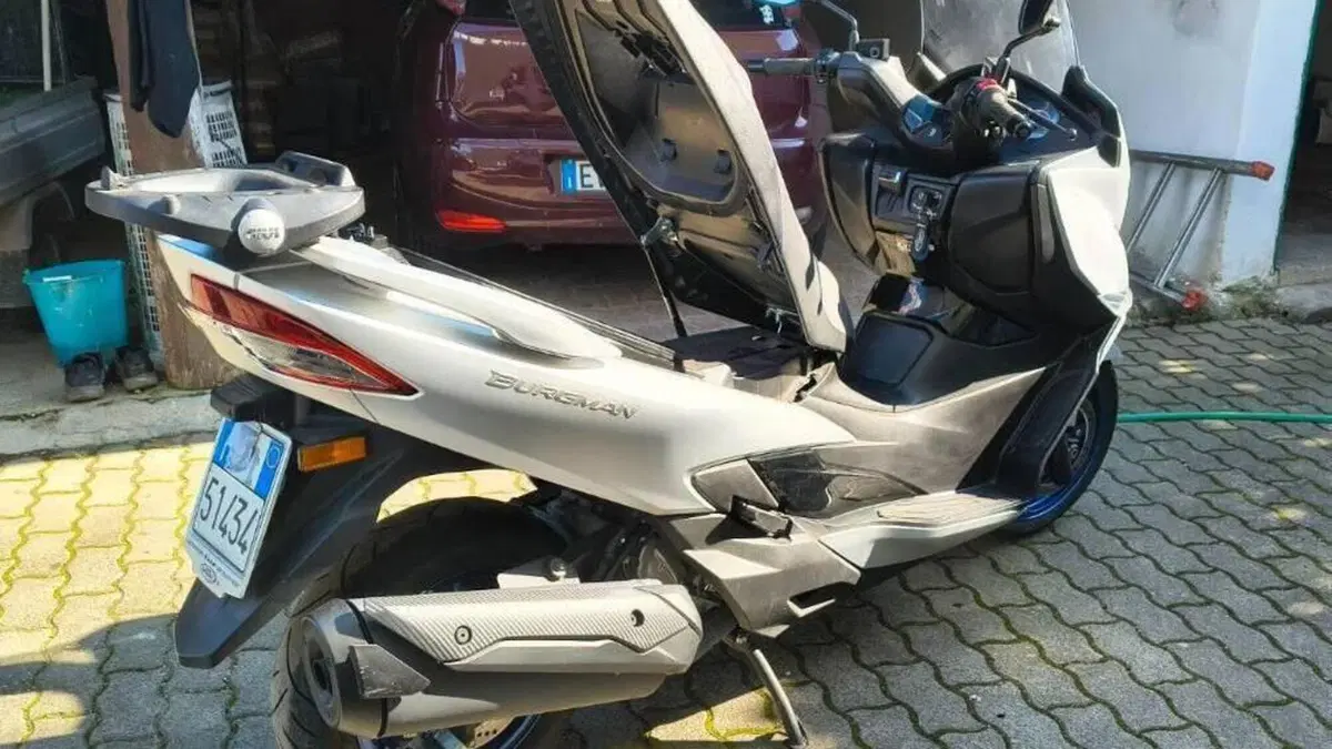 Suzuki Burgman 400 (2022 - 24)  (2)