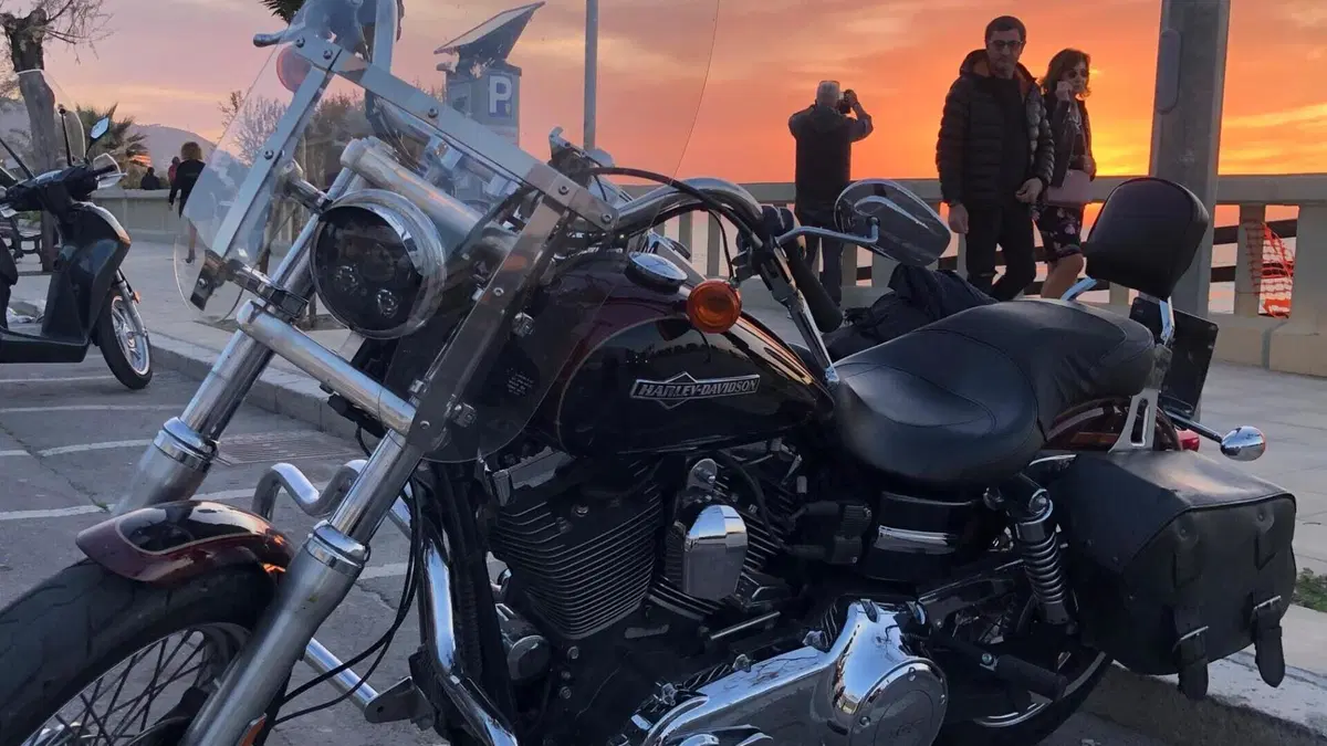 Harley-Davidson 1690 Super Glide Custom (2014) - FXDC  (4)