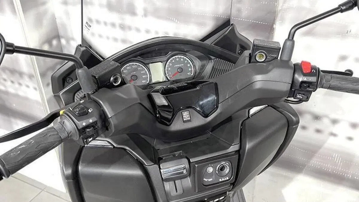 Suzuki Burgman 400 (2022 - 24)  (6)