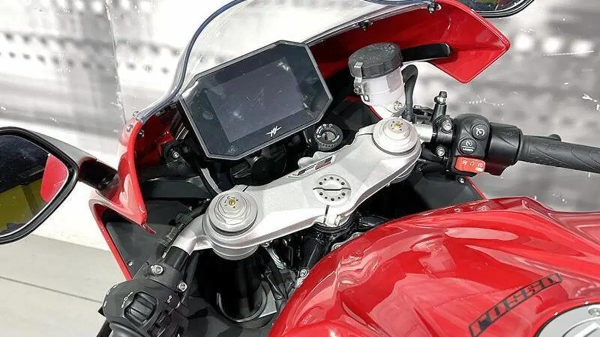 MV Agusta F3 800 Rosso (2021 - 23)  (6)