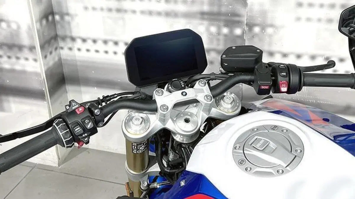 Bmw F 900 R (2025 - 27)  (6)