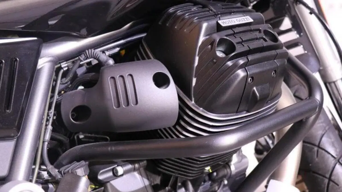 Moto Guzzi V85 TT Guardia d'Onore (2022 - 23)  (9)