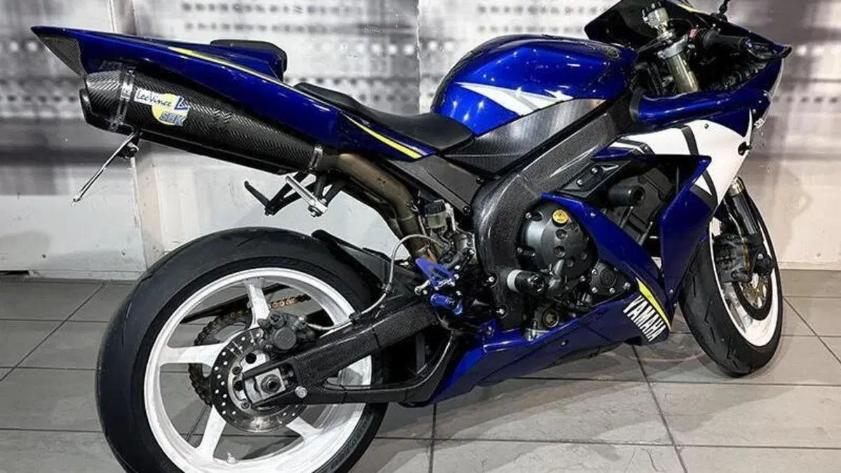 Yamaha YZF R1 (2004 - 05)  (8)