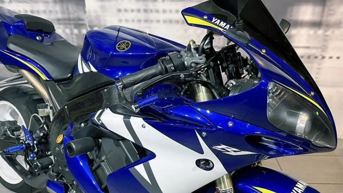 Yamaha YZF R1 (2004 - 05)  (9)