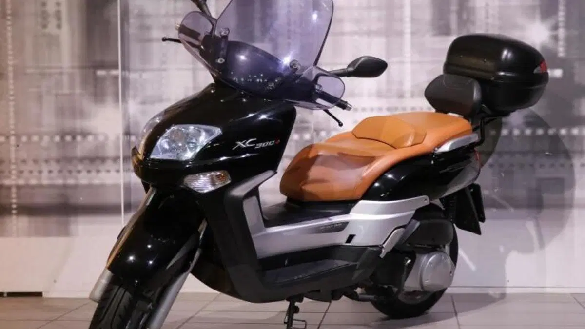 Yamaha XC 300 Versity  (7)
