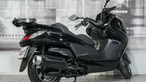 Yamaha Majesty 400 (2004 - 08)  (8)
