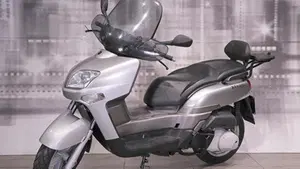 Yamaha XC 300 Versity  (6)