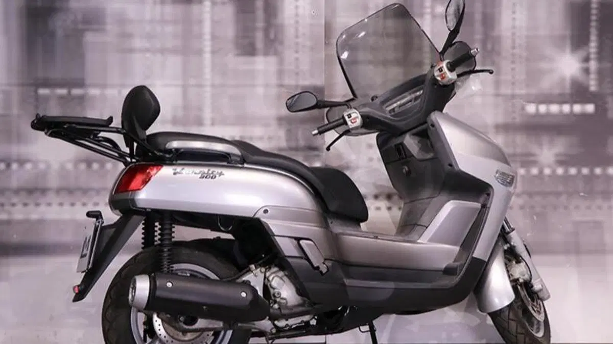 Yamaha XC 300 Versity  (7)