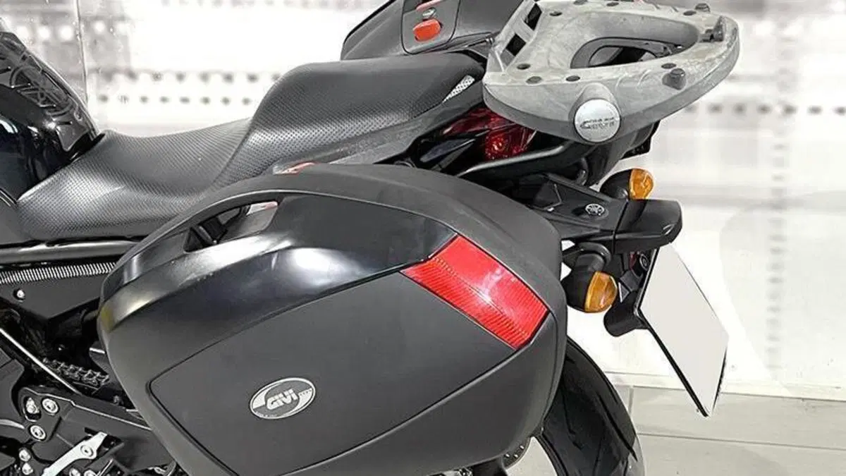 Yamaha XJ6 Diversion (2009 - 15)  (9)