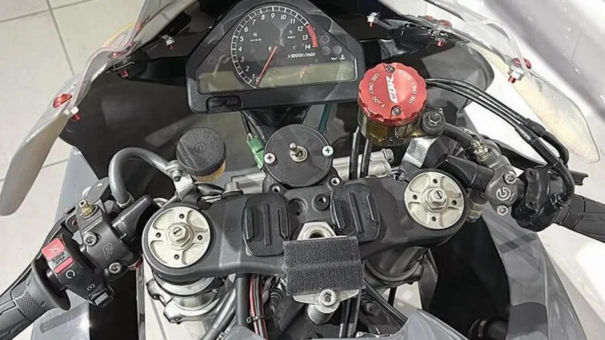 Honda CBR 1000 RR Fireblade (2006 - 07)  (6)