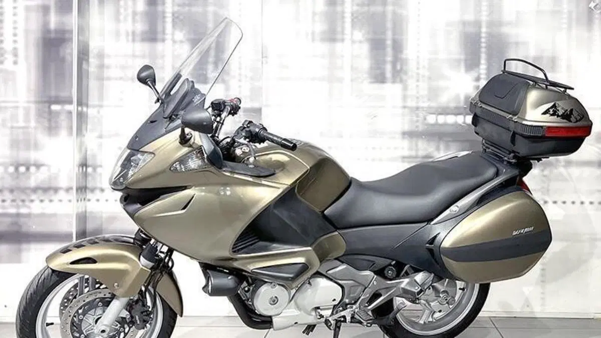 Honda Deauville 700   (7)