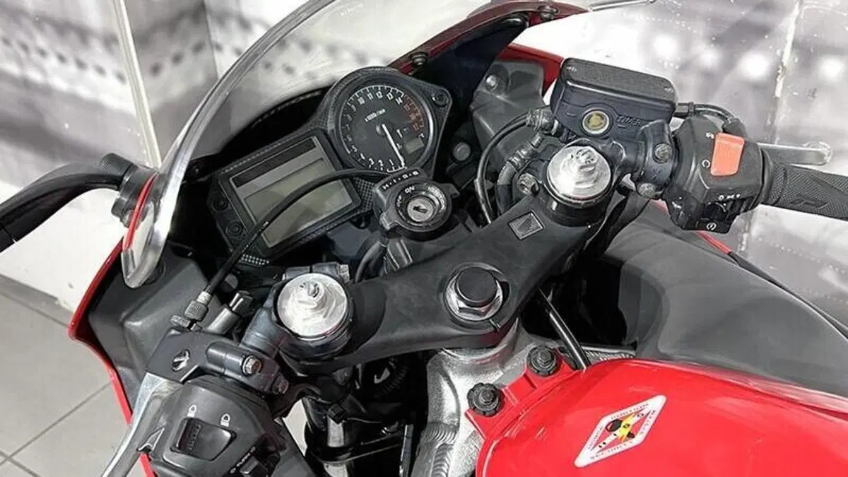Honda CBR 600 F (2001 - 06)  (6)